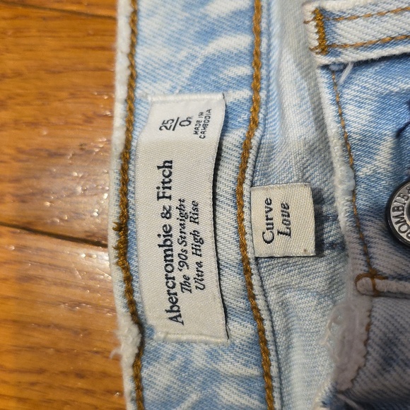 Abercombie & Fitch The 90s Straight, Ultra High Rise, Size 25 - Picture 6 of 8